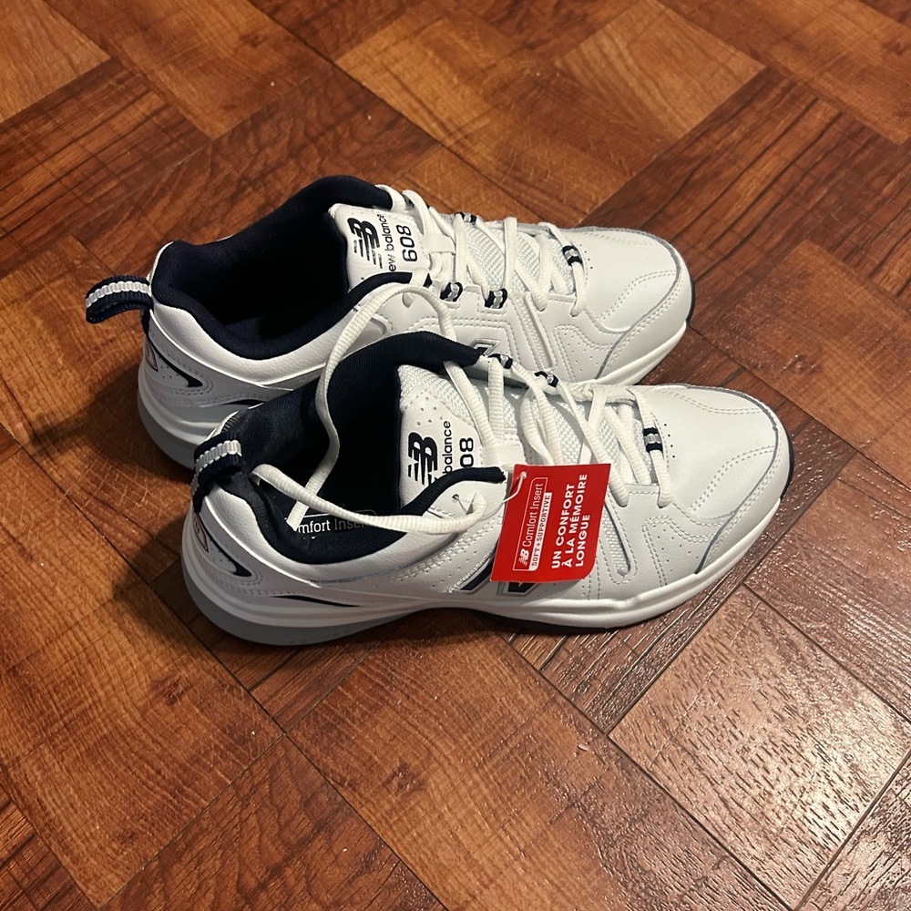 New Balance Men's 608 White and Navy Sneakers SZ 8. ( sorry no original box )